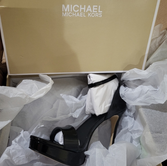 New! Jordyn Patent Leather Platform Sandal - Picture 5 of 8